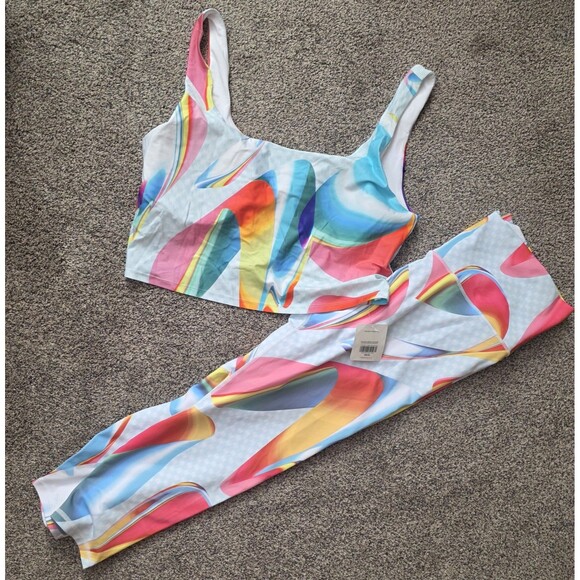 NWT Fabletics Athletic Set Size 1X Multicolor Cropped Leggings Top Power Hold - Picture 1 of 16